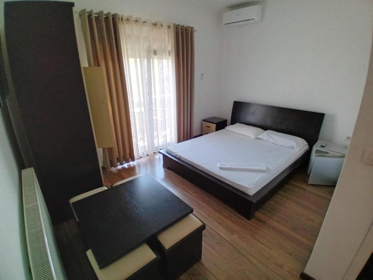 Hotel Yjet 포그라데츠 외부 사진